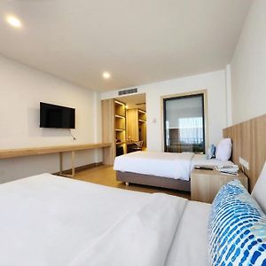 Deluxe Hillside Room